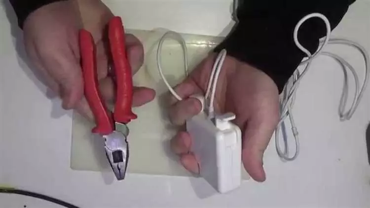 Как разобрать блок питания MacBook