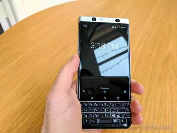 Обзор Blackberry keyone
