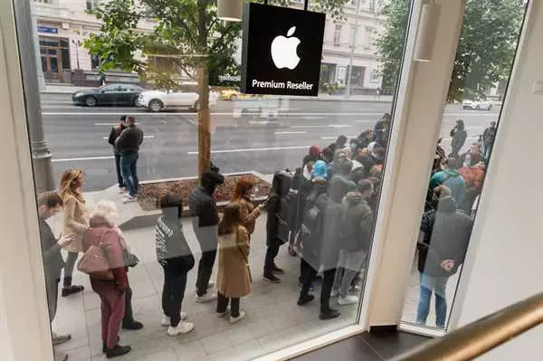 Очередь за айфоном в Москве