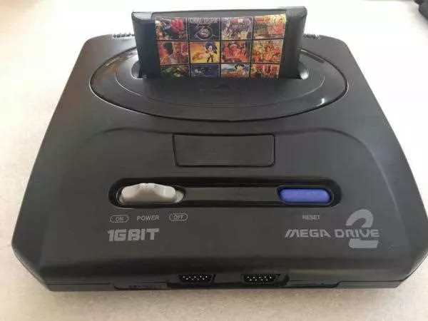 Старая игровая приставка